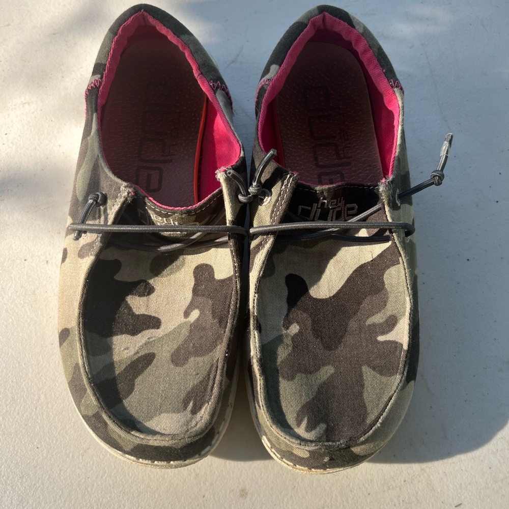 Hey dudes, camo with pink
